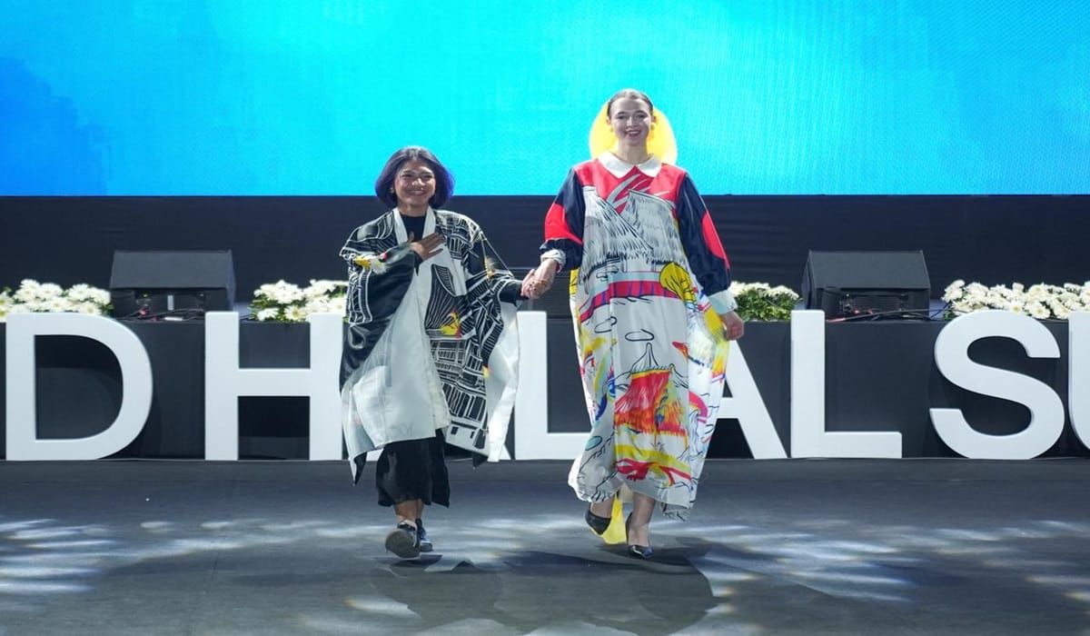 NOIE STUDIOS pamerkan busana bermotif rumah adat Indonesia di Turki